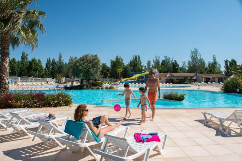 Camping Officiel Siblu La Carabasse Hotel Vias Exterior photo